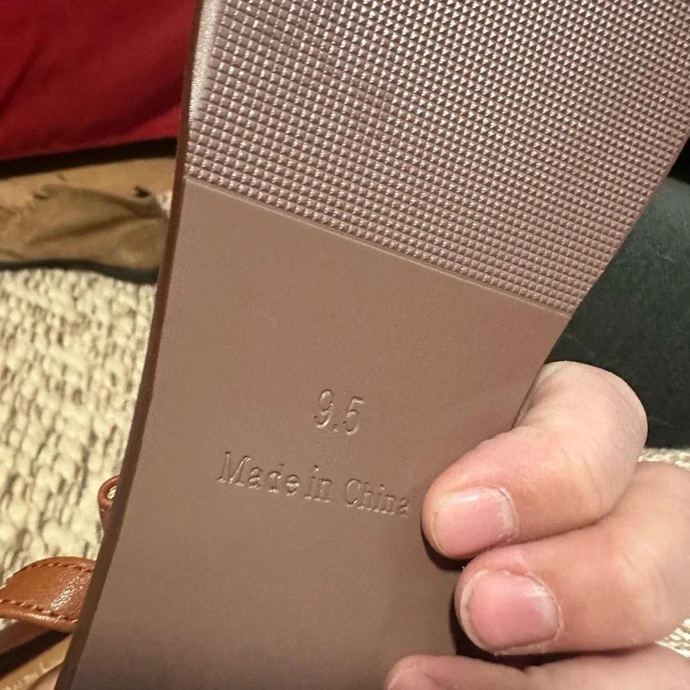 3 for 1 cute sandals! Size 9-9.5 - Picture 8 of 12